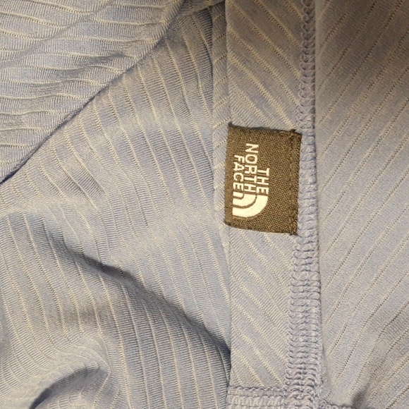 The North Face Activewear Striped Petal Sleeve Tee Women’s Large, Periwinkle - Picture 12 of 16